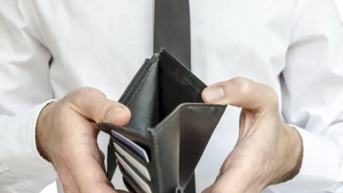why-most-people-run-out-of-money-before-payday